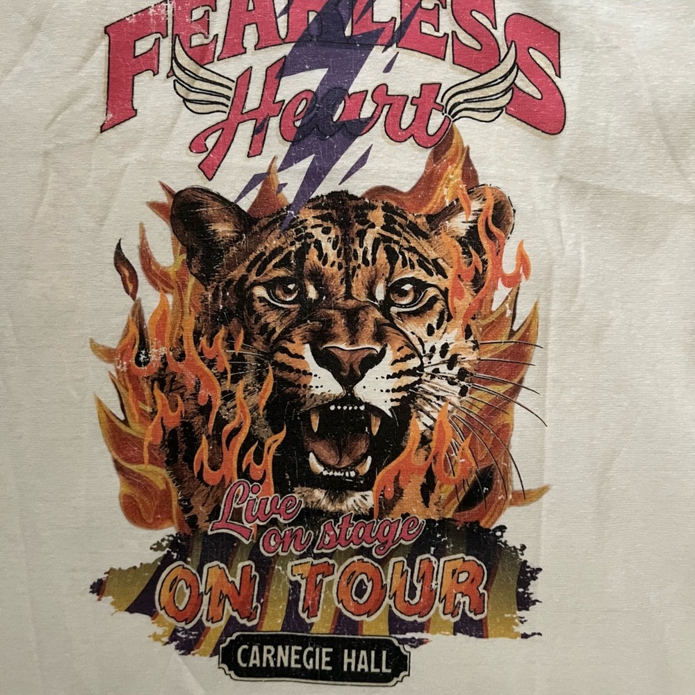Spell AU Fearless Heart Tour T-Shirt - White and Red - Picture 3 of 12